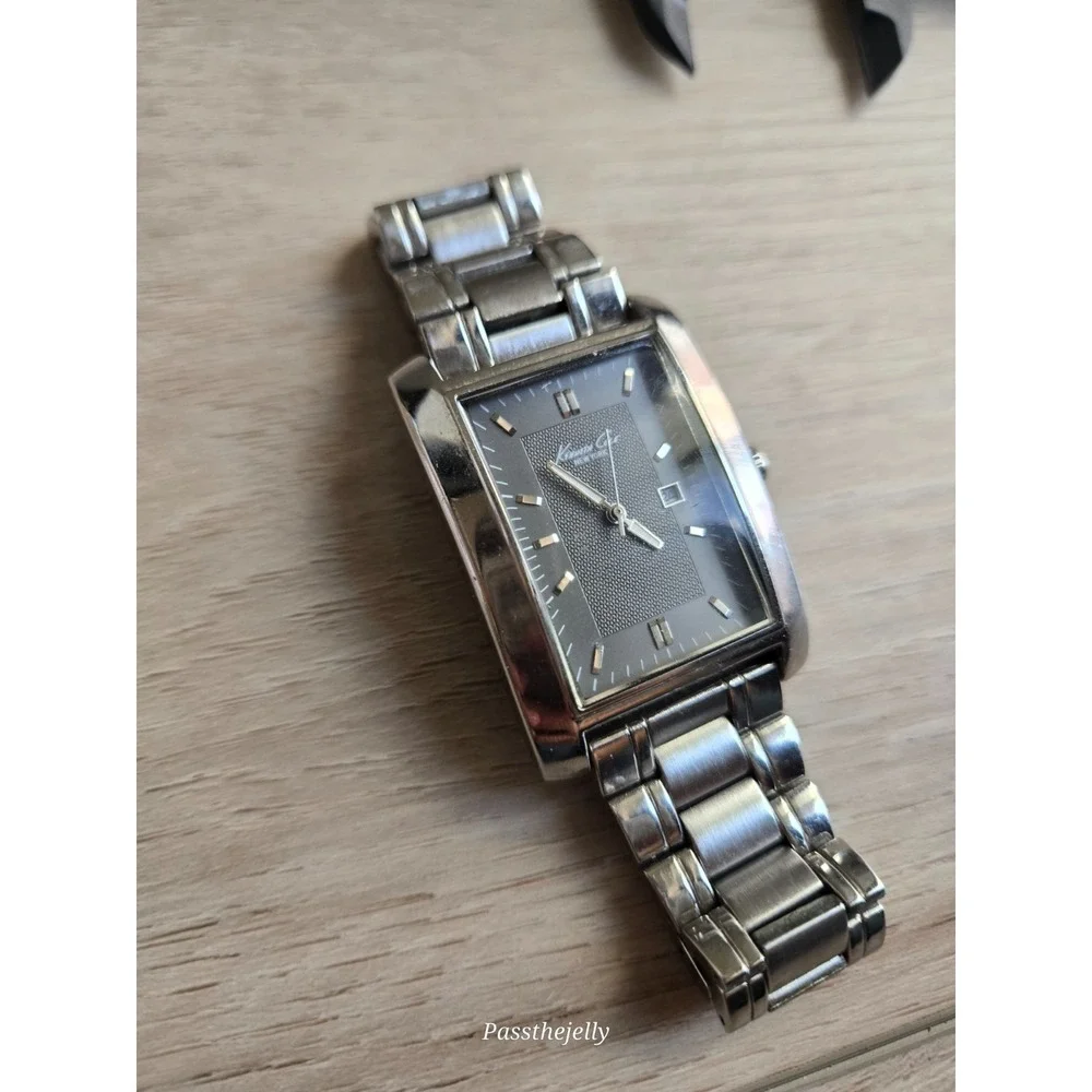 Kenneth Cole free store shipping